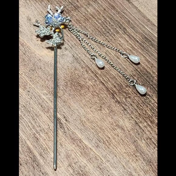 Jewelry - Silver Opalescent Flower Hair Stick